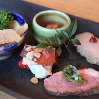 おすすめ料理づくしのコースで、四季折々の逸品を味わい尽くす