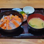 鮮活 喰で!! - ◆「サーモン丼」