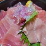 鮮活 喰で!! - ◆「三種のまぐろ赤身丼」
