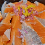 鮮活 喰で!! - ◆「サーモン丼」