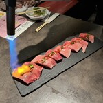 和牛をクラフトビールでたしなむ ミートマフィア - 肉寿司