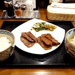 伊達の牛たん本舗 - 牛たん定食 塩・みそミックス