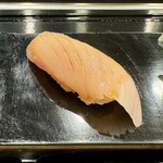 寿司大 - サワラ。魚へんに「春」でサワラ…鰆。この季節にぴったりの魚ですね。