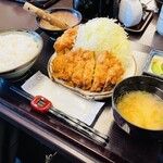 とんかつ 三太 - ロースカツ定食、クリームコロッケ