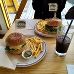 BACK COUNTRY Burger & Cafe - 