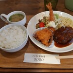 RORO - 本日のAランチ（ハンバーグとエビフライとチキンの唐揚げ）