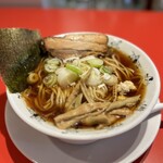 人類みなウチのラーメン - 小さな鶏つくねが数個