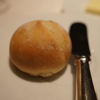 レザン ドール - パンもなかなか美味しい。