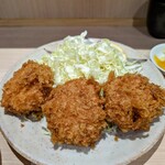 Tonkatsu Shige - みてよ！この大きなゲンコツヒレカツ！男梅みたいな顔して、噛みついたら柔らかくてサングラス外したら吹出しちゃうほどあどけないヤツ！