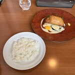 洋食 もくれん - メイン（海老とカニのホワイトソースパイ包み）