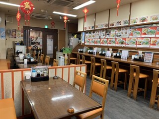 Chuukaryouri Koumien - 店内　テーブル席とカウンター席
