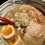 麺や 六三六 - セメント系のにぼラーです