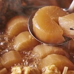"Vegetable oden with chicken stock" is filled with the flavor of whole chicken and vegetables.
