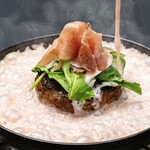 【期間限定】萬鉄肉汁ハンバーグ 生ハムの桜フロマージュソースハンバーグ