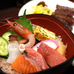 牛たん炭焼き 利久 - 海鮮丼