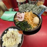 豚骨醤油ラーメン 王道家 - 