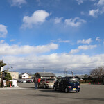 Oumi Gyuu Sousaku Ryourikubo Taya - 市営駐車場です、普通車もバスも駐車出来る（封通車83台・大型11台駐車可能）広いスペースです。