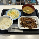 松屋 - 豚と茄子の辛味噌炒め、750円＋豚汁、210円