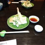 やっちろ - 天麩羅盛り合わせ　菜の花の天麩羅美味しかったです!