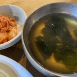 Zenshuuya - 白菜キムチとワカメスープ