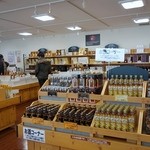 ニッカウヰスキー 余市蒸溜所 - 眺めても楽しいお土産コーナー