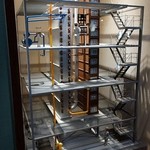 ニッカウヰスキー 余市蒸溜所 - カフェ式蒸留機ミニチュア