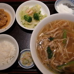 龍口酒家 - 八宝湯・肉と野菜の細切りあんかけ麺セット（950円）