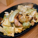 ホルモン食堂 - 令和6年3月 ランチタイム(11:00〜15:00)
            ホルモン焼き定食 税込990円