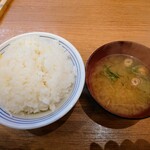 ホルモン食堂 - ご飯、みそ汁