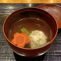 大和屋 横浜店 - 〈吸物〉 布海苔真丈 桜人参 軸こごみ 蕨 柚子