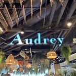 Audrey cafe glamour - 