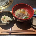 日本焼肉はせ川 別亭 - 土鍋ごはんと汁物