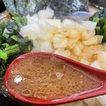 ラーメン 杉田家 - 鶏油たっぷりスープ