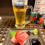 友酒家 - 生ビールとマグロのブツ