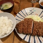 とんかつ専門店かつ屋 - 