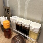 ちゃんぽん 蘇州林 長崎街道かもめ市場店 - 味変コーナー。