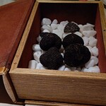 ローズルーム名古屋 - 2024.03.今回肉料理に使う黒トリュフ