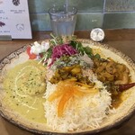 スパイスカリィ FUKUIRO - スパイスチキンカリィ×海老クリーミィマサラあいがけプレート