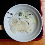 やぶ善 - 薬味の葱は、"冷"同様に別皿で。
