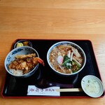 やぶ善 - ランチサービスメニュー C：たぬきそば + ミニえび天丼、1,050円。