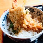 やぶ善 - "大葉"の天ぷらも添えてくれます。