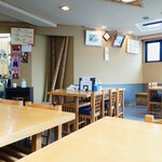 やぶ善 - 玄関入ってすぐの席。