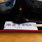 やぶ善 - 割り箸とレンゲを用意してくれます。
