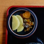 やぶ善 - 箸休めのお漬物も、嬉しい量で提供してくれます。