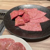 焼肉うしごろ 新宿三丁目店 - 