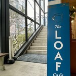 The LOAF Cafe - この階段で2階へ