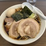 麺屋 翔 - 東仙台ブラックに味玉とチャーシューをトッピング