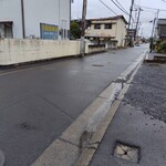 Kojikoji - 画面中央の青い看板の所が駐車場