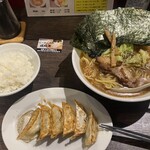 ななほし - •ラーメン（1.5玉）、餃子、ライス 、トッピング　海苔 （2024年3月6日撮影）