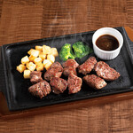 イタリアンダイニングDONA - オーストラリア産牛リブロース角切りステーキ